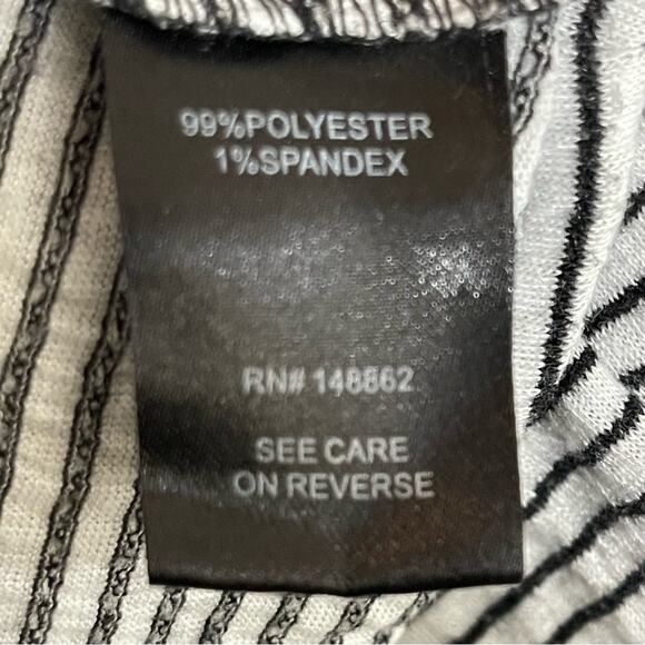 Torrid stripe top 2‎ 2X - Picture 6 of 7